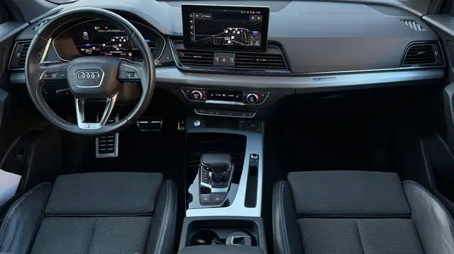 Audi Q5 view 10