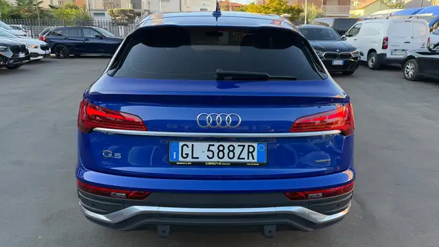 Audi Q5 view 8