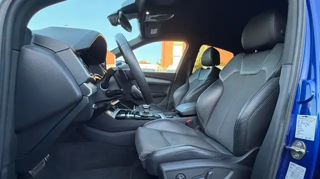 Audi Q5 view 11