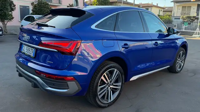 Audi Q5 view 9
