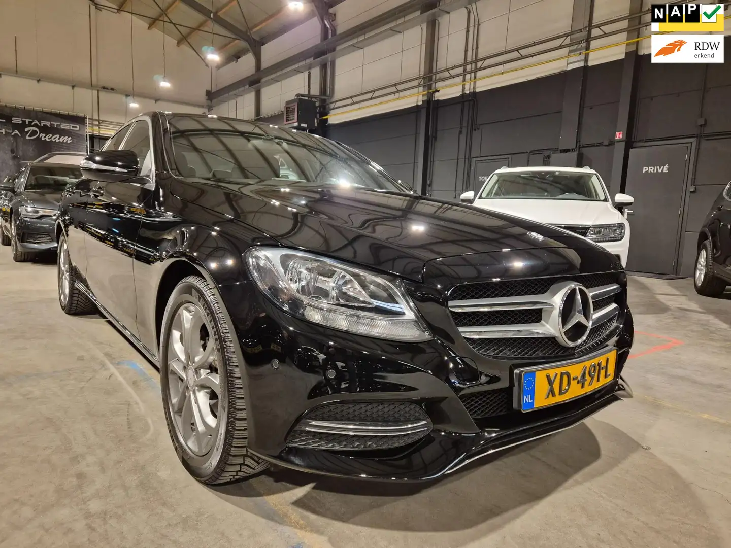Mercedes-Benz C 180 Prestige - Automaat - Dealeronderhouden - Incl BTW Zwart - 1