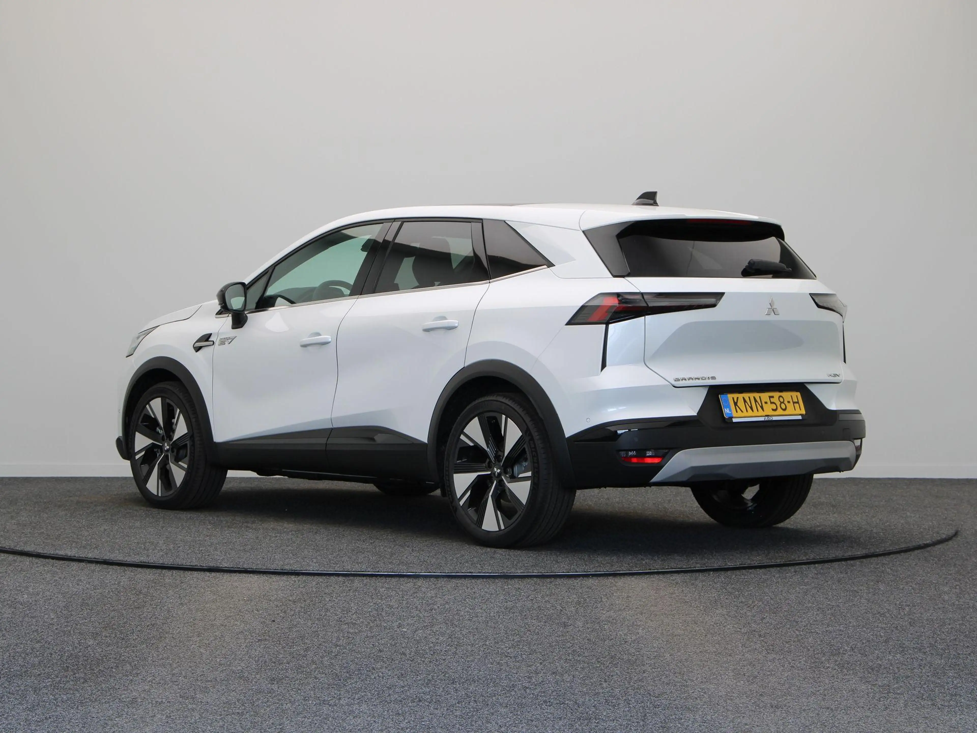 Mitsubishi Grandis 1.8 HEV Instyle | Panoramadak | Stoel, Stuur en vo — photo 2