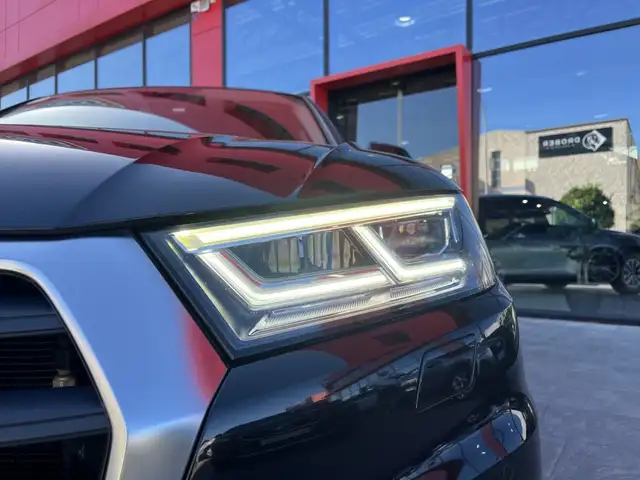 Audi Q5 view 12