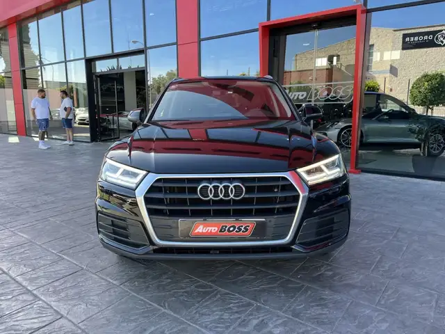 Audi Q5 view 3
