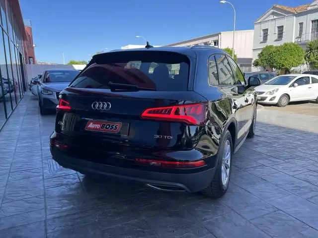 Audi Q5 view 7