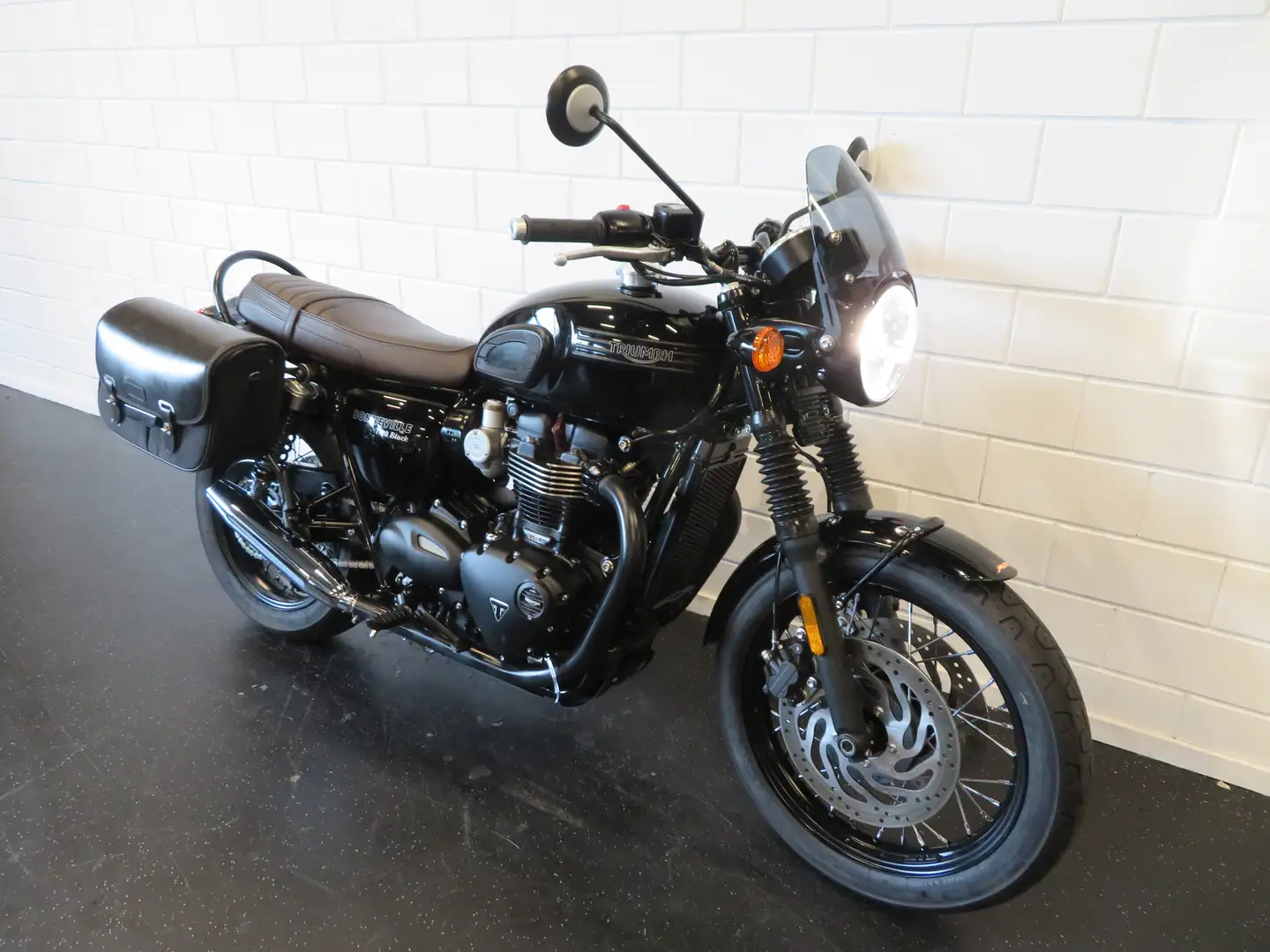 Triumph Bonneville T120 SUPER GAAF! Zwart - 2