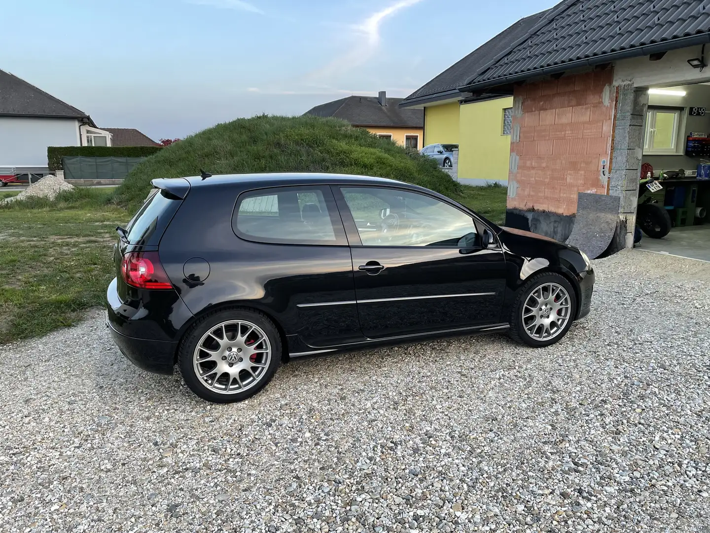 Volkswagen Golf GTI Golf 2,0 GTI 30 DSG GTI 30 Schwarz - 2