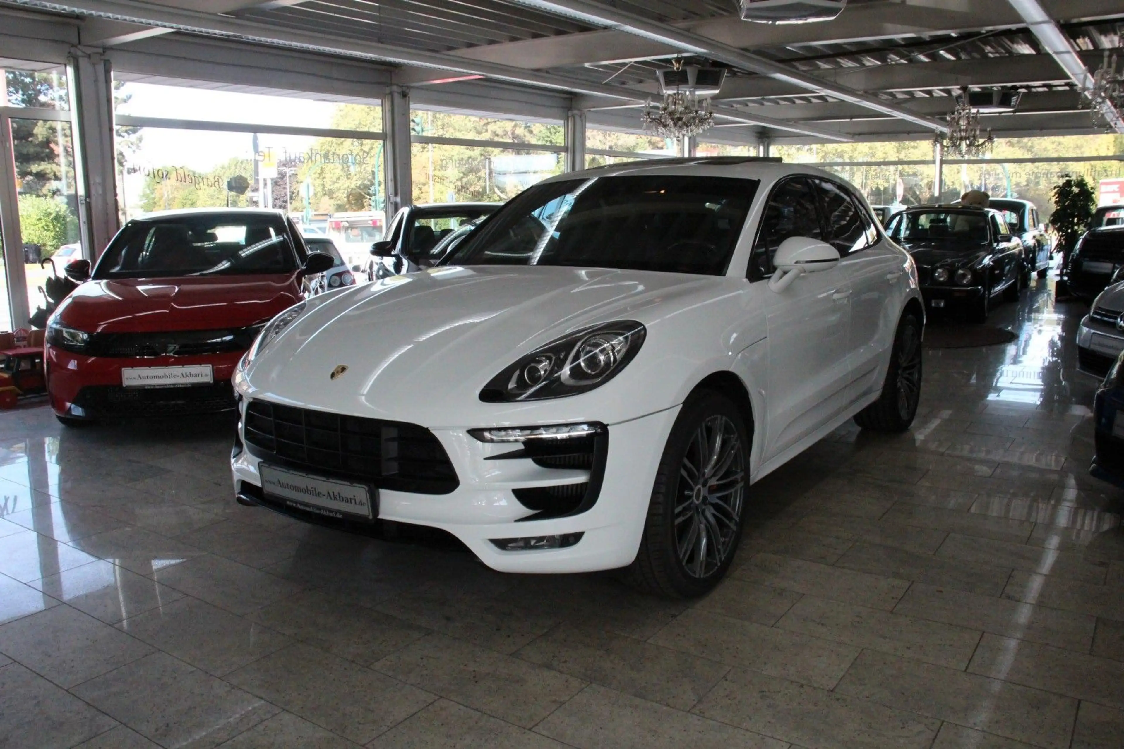 Porsche Macan Turbo *BOSE/Pano/Sitzbelüftung* — photo 4