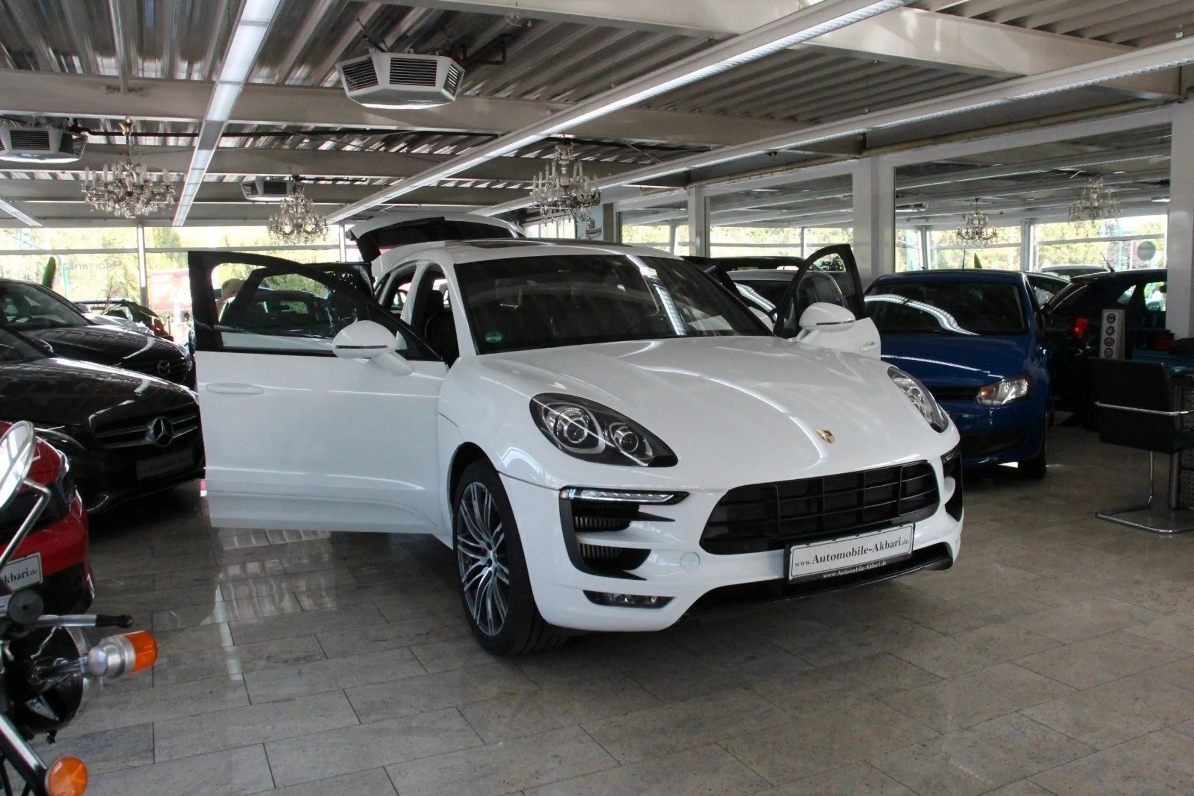 Porsche Macan Turbo *BOSE/Pano/Sitzbelüftung* — photo 9