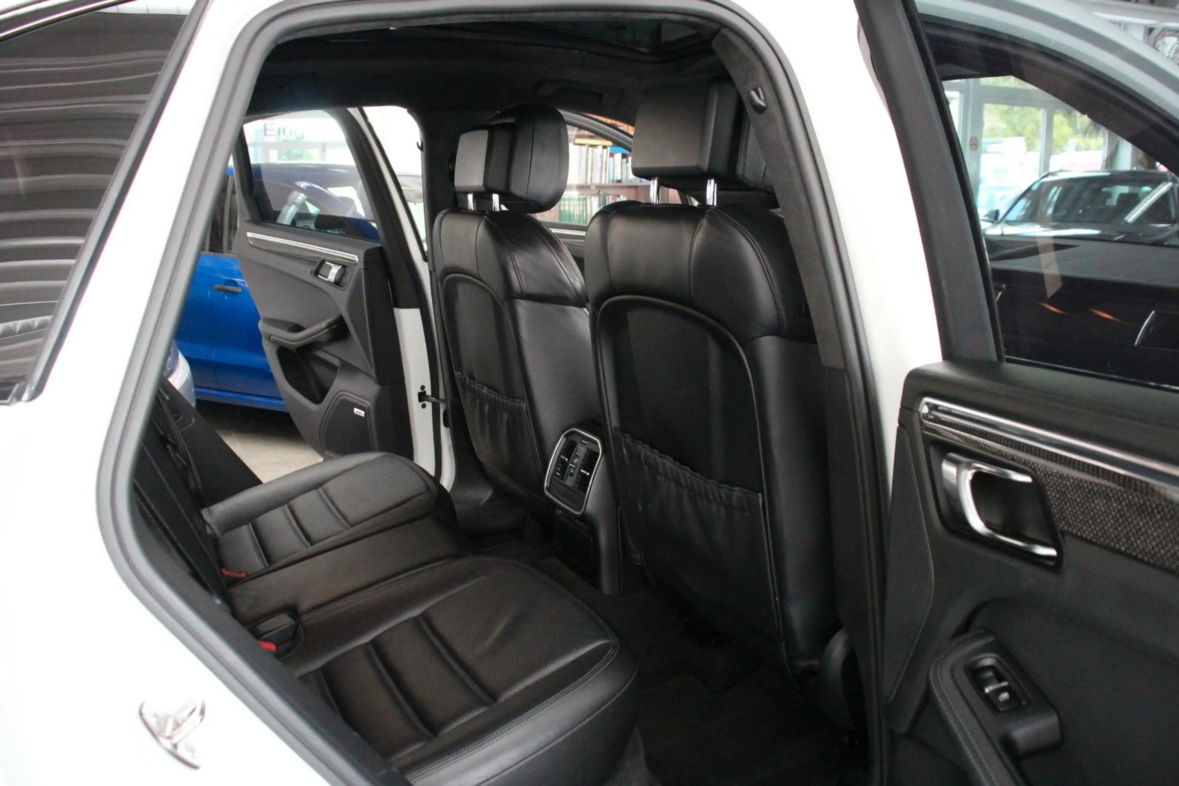 Porsche Macan Turbo *BOSE/Pano/Sitzbelüftung* — photo 15
