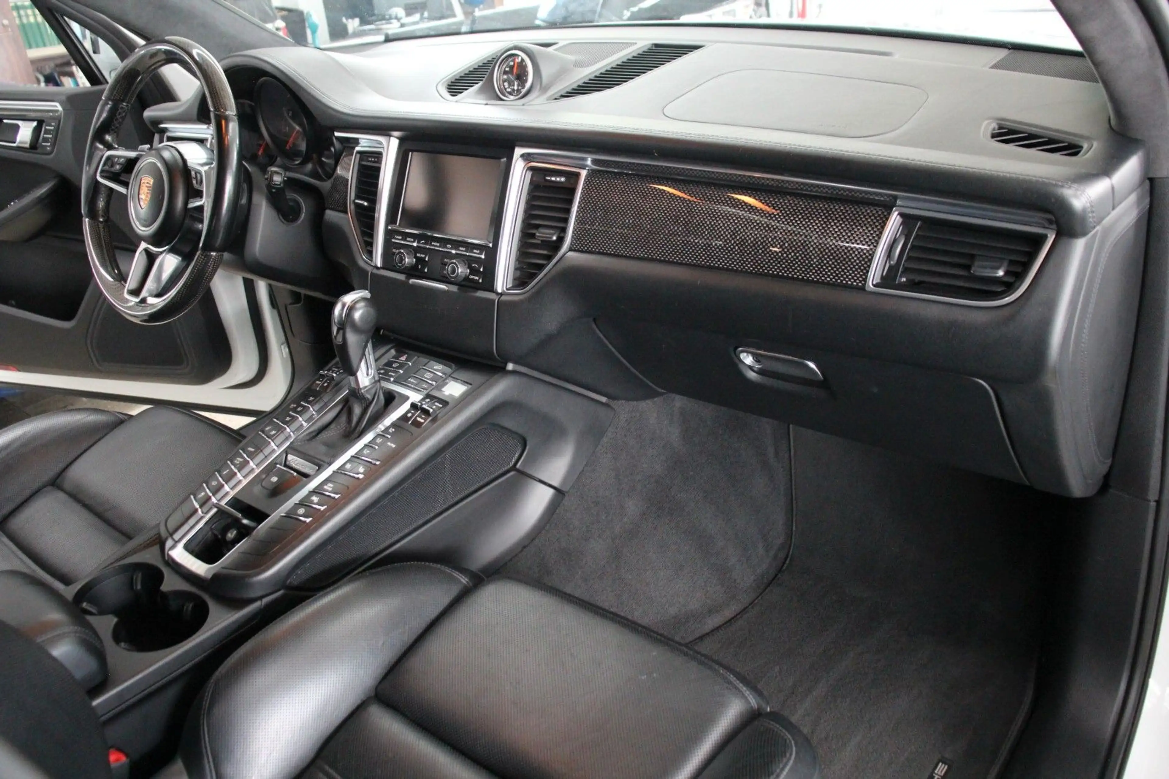 Porsche Macan Turbo *BOSE/Pano/Sitzbelüftung* — photo 12