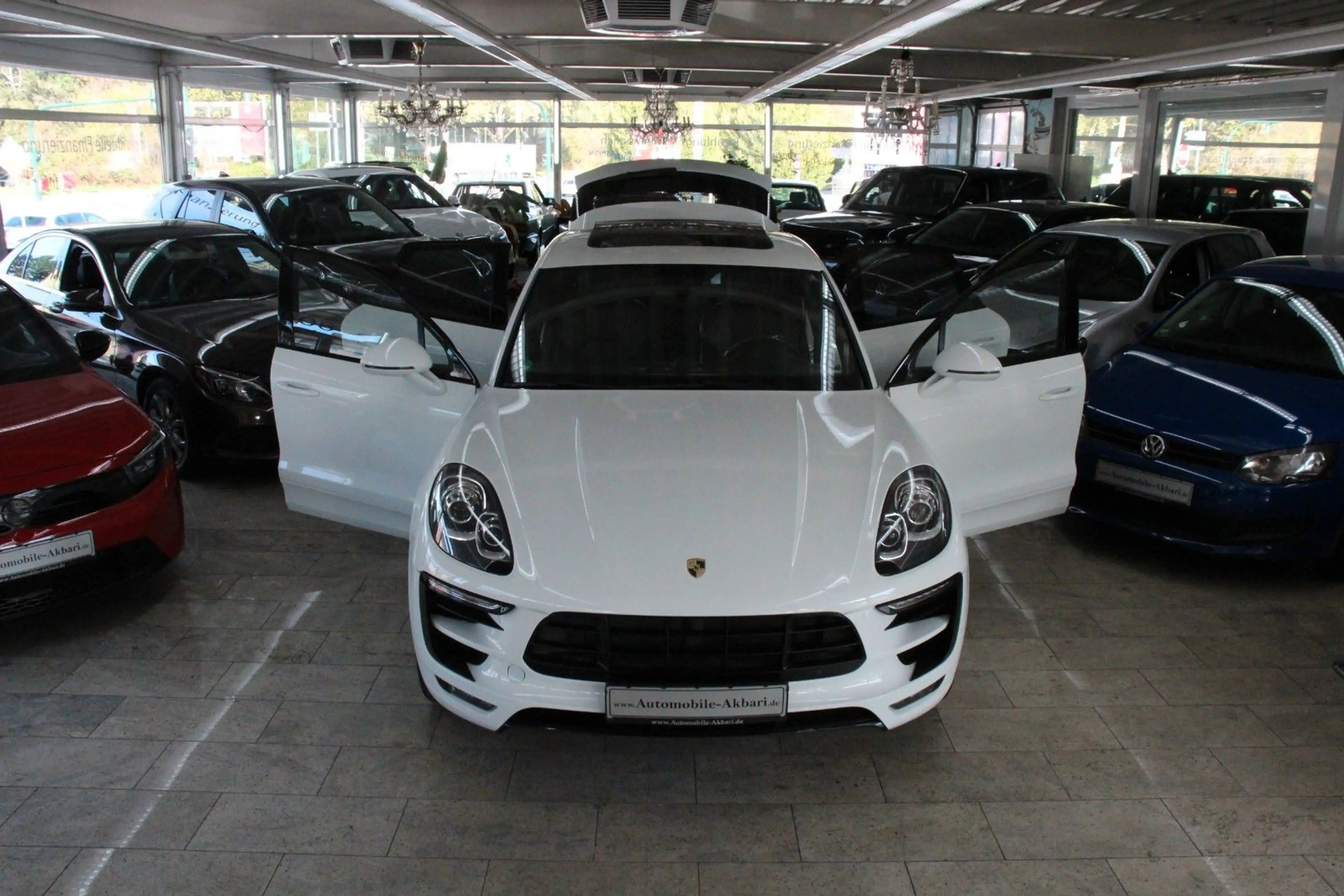 Porsche Macan Turbo *BOSE/Pano/Sitzbelüftung* — photo 8