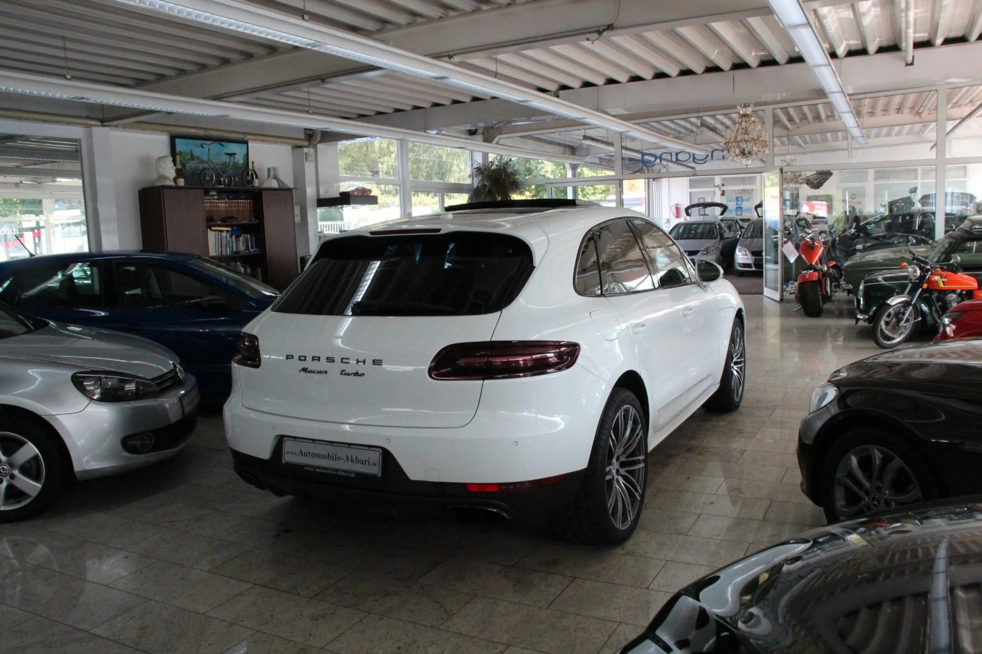 Porsche Macan Turbo *BOSE/Pano/Sitzbelüftung* — photo 7