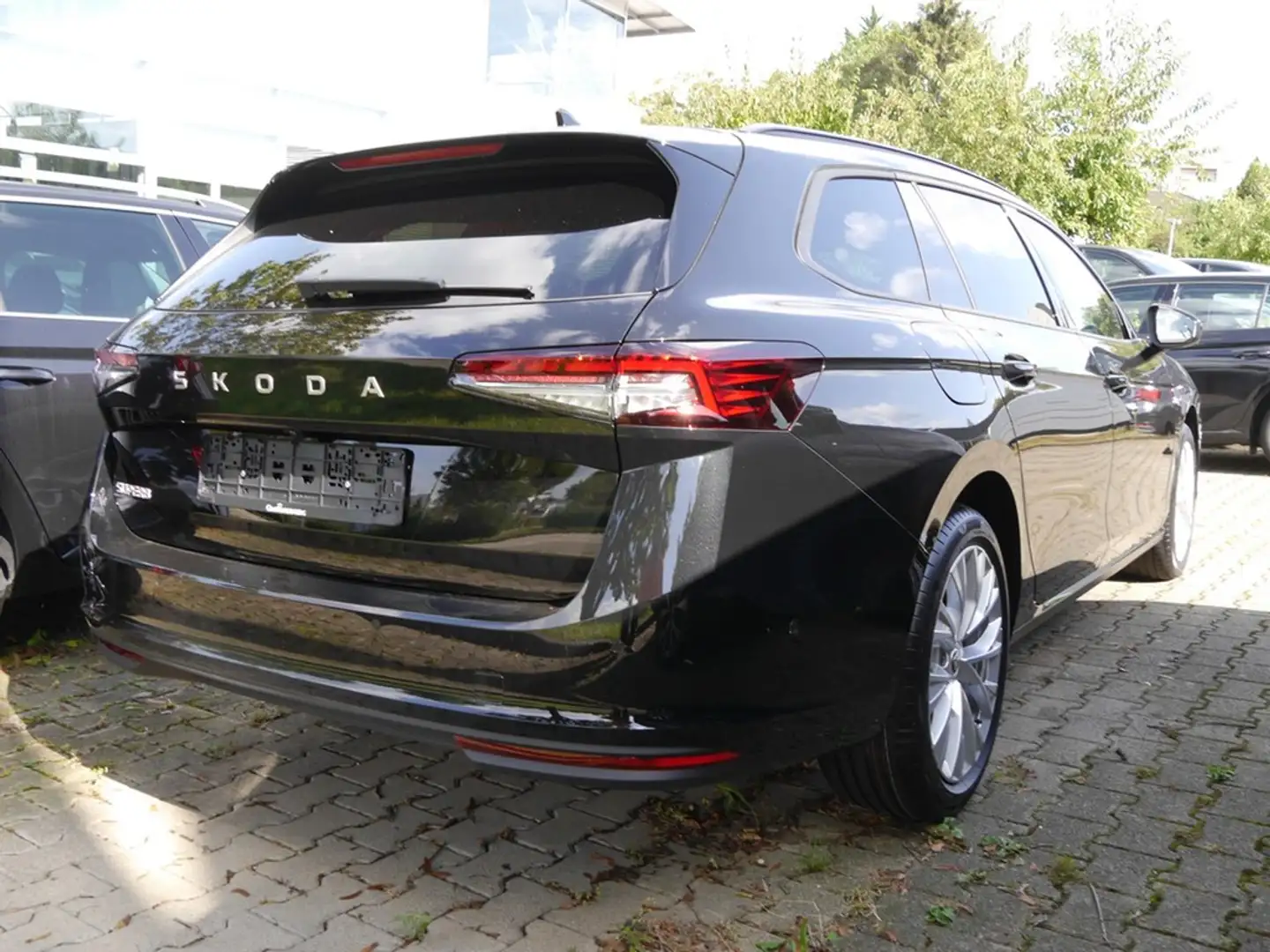 Skoda Superb Combi 1,5 TSI 150 PS DSG Selection AHK Schwarz - 2