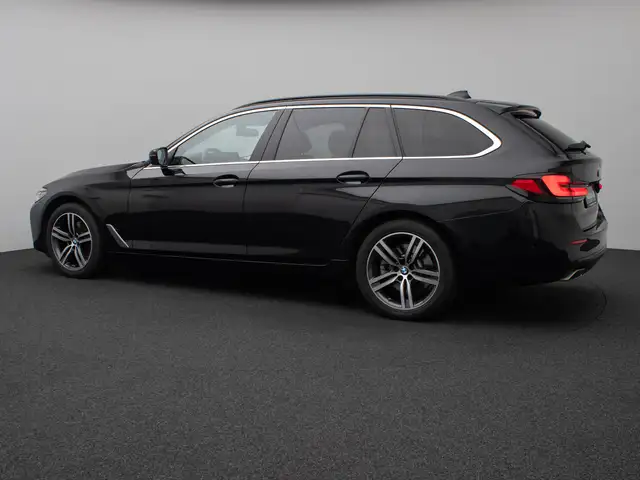 BMW 5 Series view 10