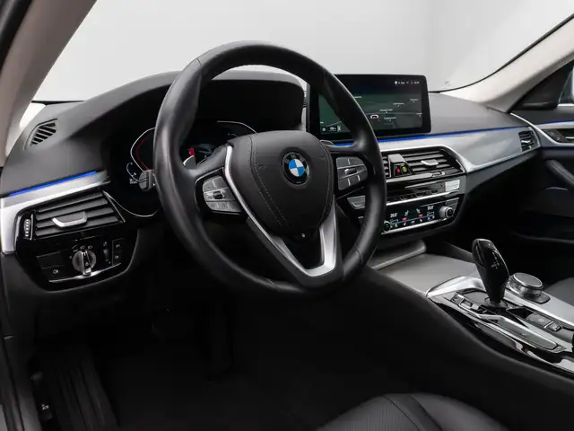 BMW 5 Series view 21
