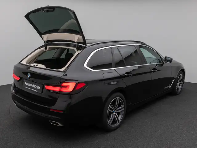 BMW 5 Series view 13