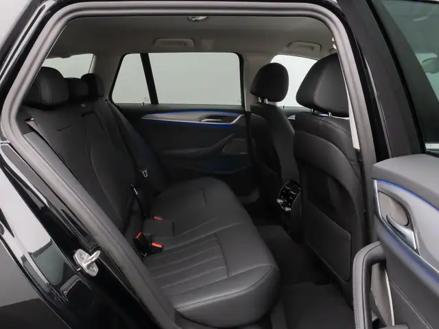 BMW 5 Series view 27