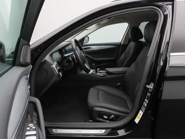 BMW 5 Series view 20