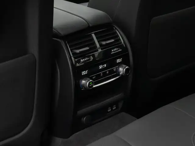 BMW 5 Series view 28