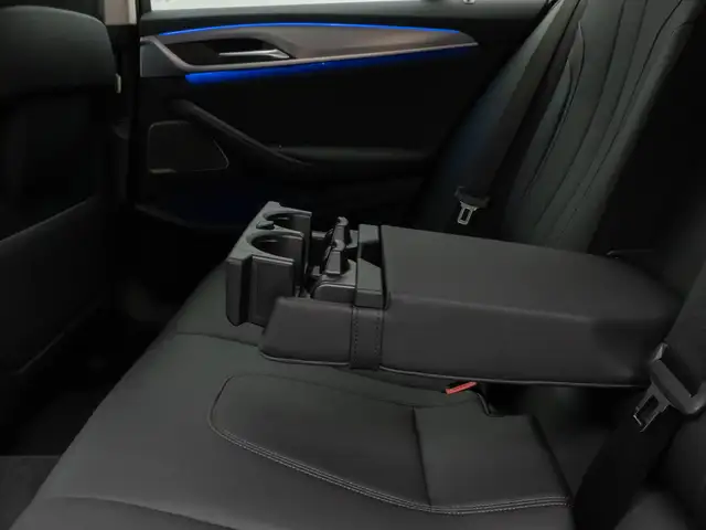 BMW 5 Series view 29