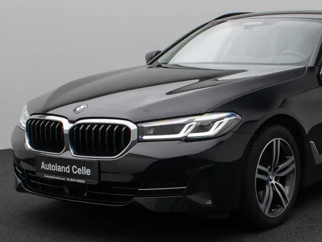 BMW 5 Series view 18