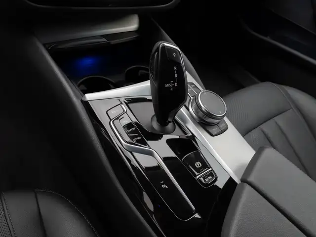 BMW 5 Series view 23
