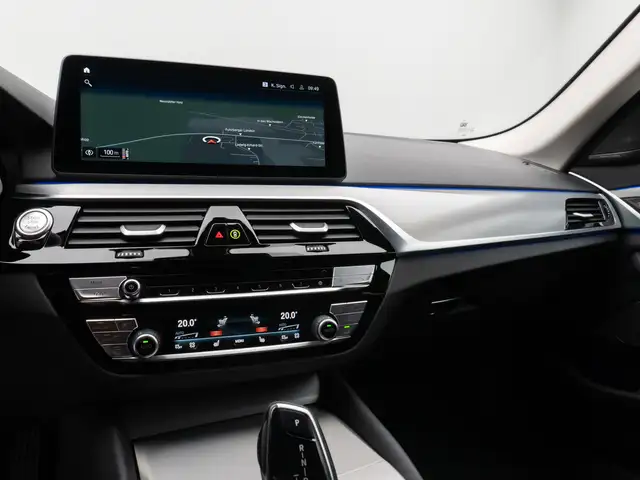 BMW 5 Series view 22