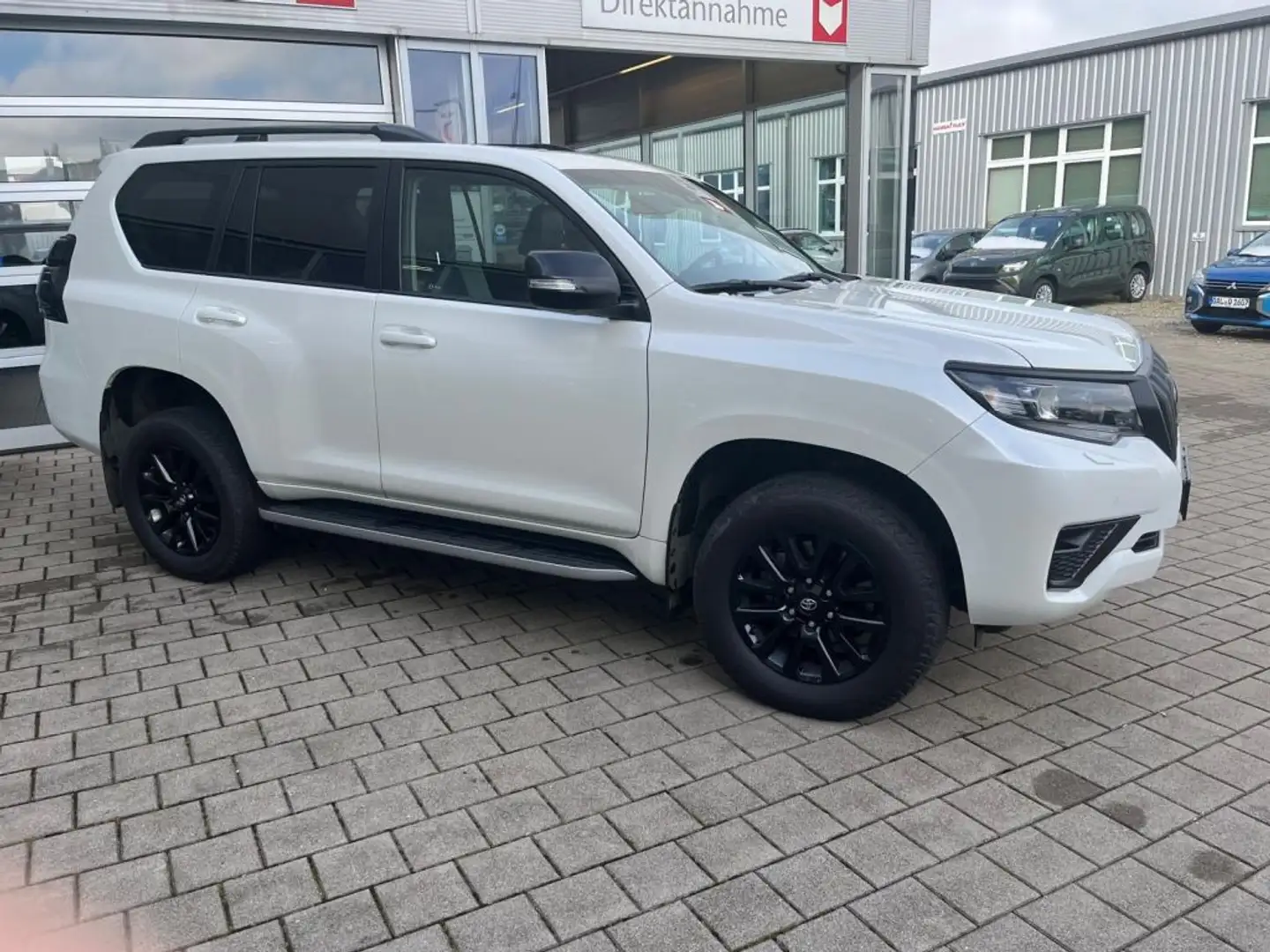 Toyota Land Cruiser 2.8 D-4D Automatik TEC 3Sitzreihe SHD AHK fest Weiß - 2