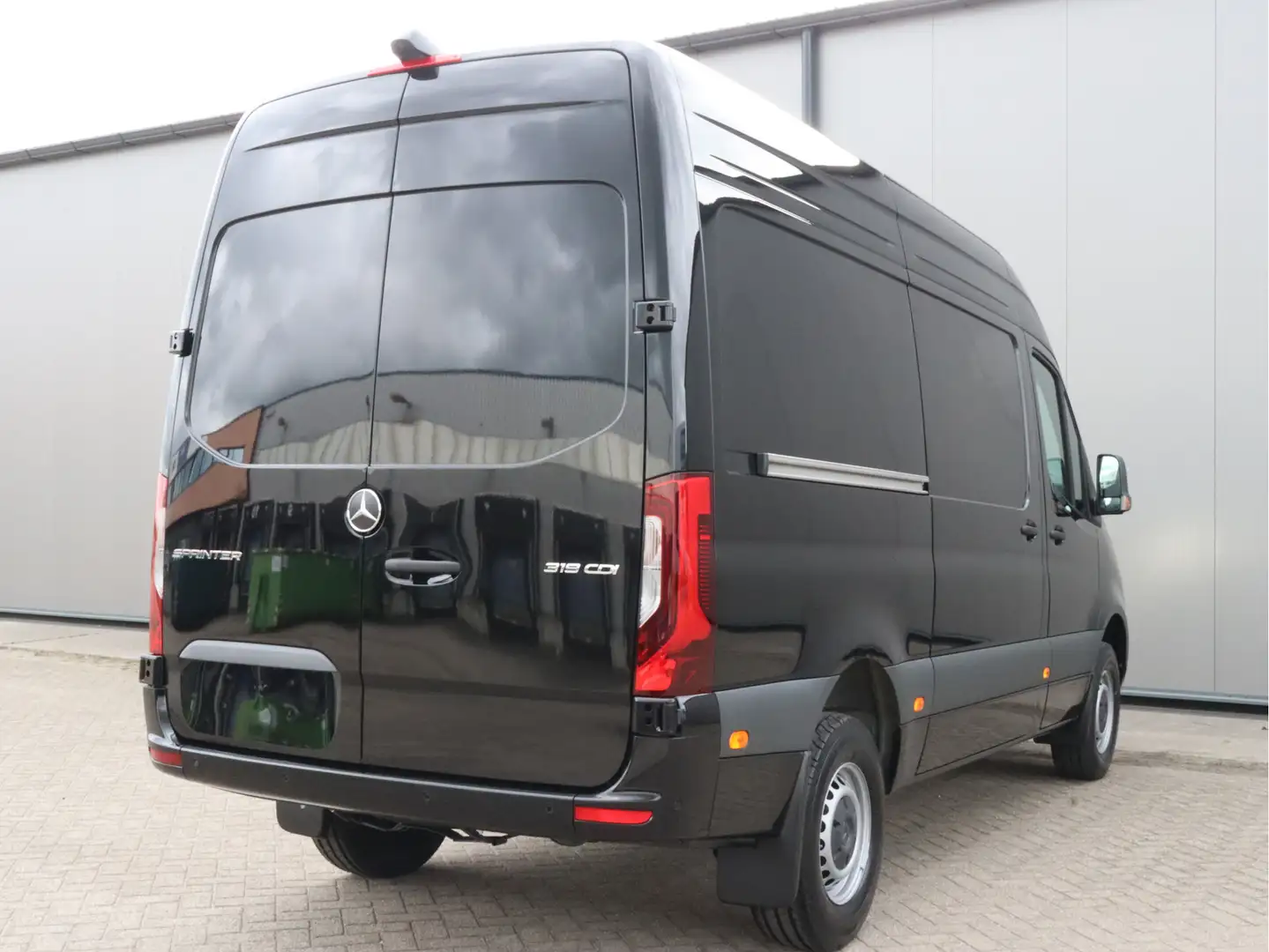 Mercedes-Benz Sprinter 319CDI 190PK Automaat L2H2 RWD SELECT | BPM Vrij | Zwart - 2