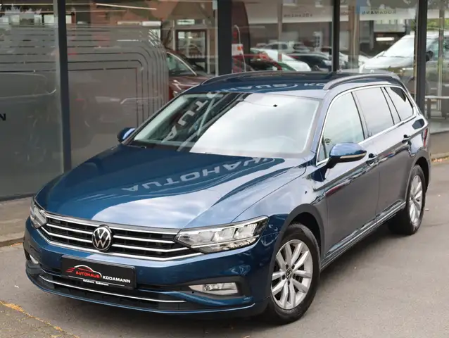 Volkswagen Passat view 2