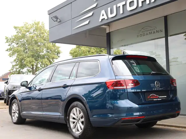 Volkswagen Passat view 8