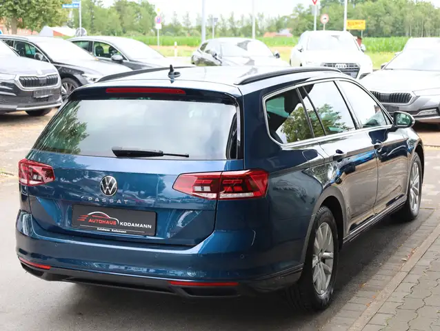 Volkswagen Passat view 10