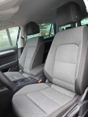 Volkswagen Passat view 14