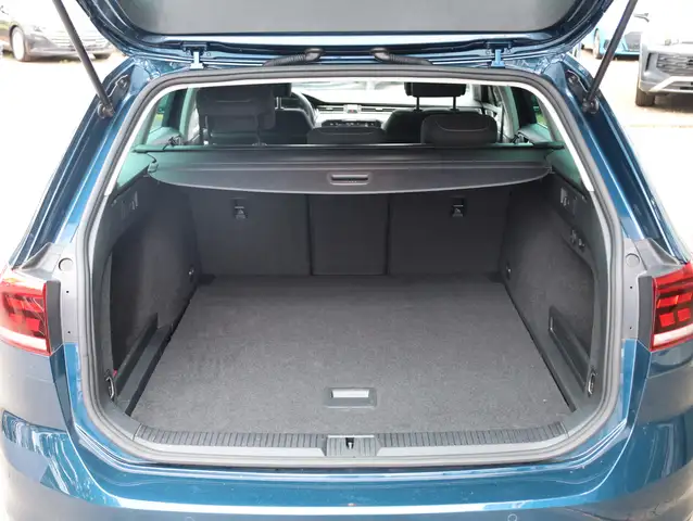 Volkswagen Passat view 12