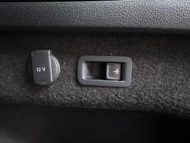 Volkswagen Passat view 13