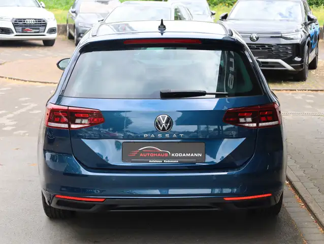 Volkswagen Passat view 9