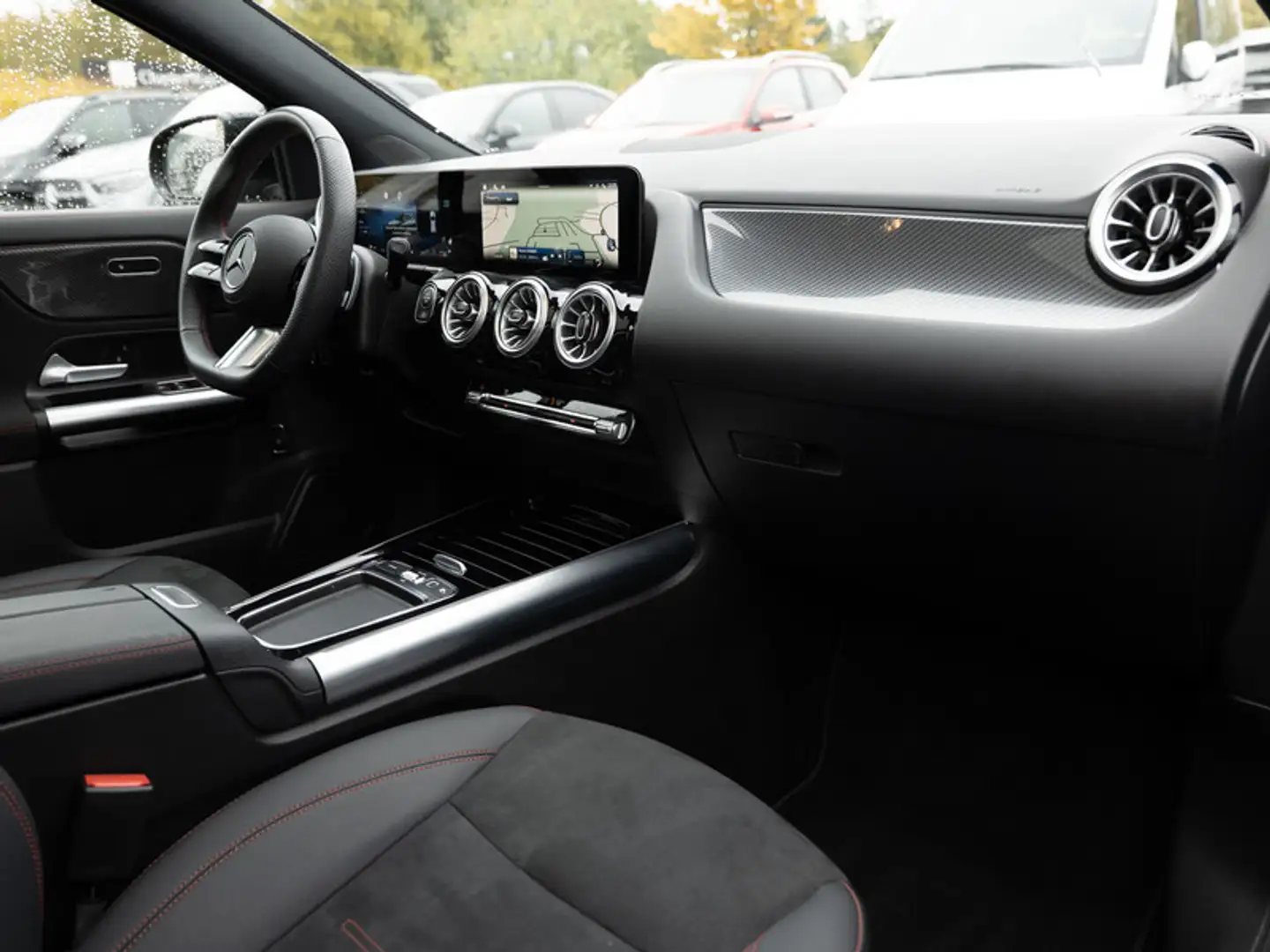 Mercedes-Benz GLA 220 d 4MATIC AMG-Sport+Pano+Distr+MLB+Night Schwarz - 2