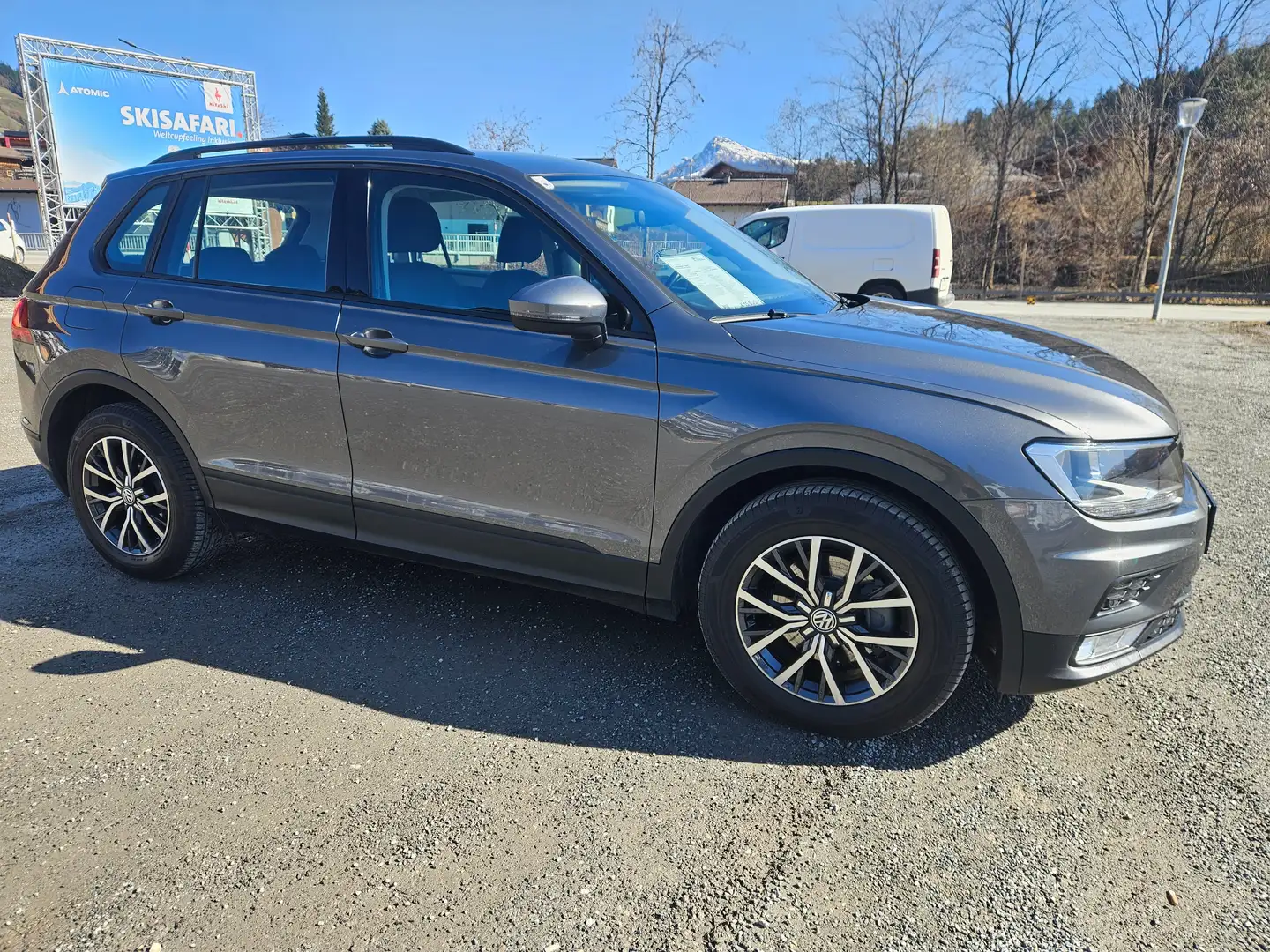 Volkswagen Tiguan Trendline BMT/Start-Stopp Grau - 1
