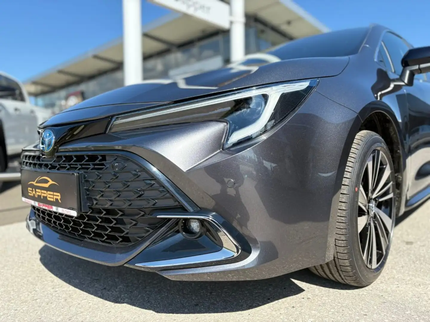 Toyota Corolla 1,8 Hybrid Touring Sports Active Drive Schwarz - 2