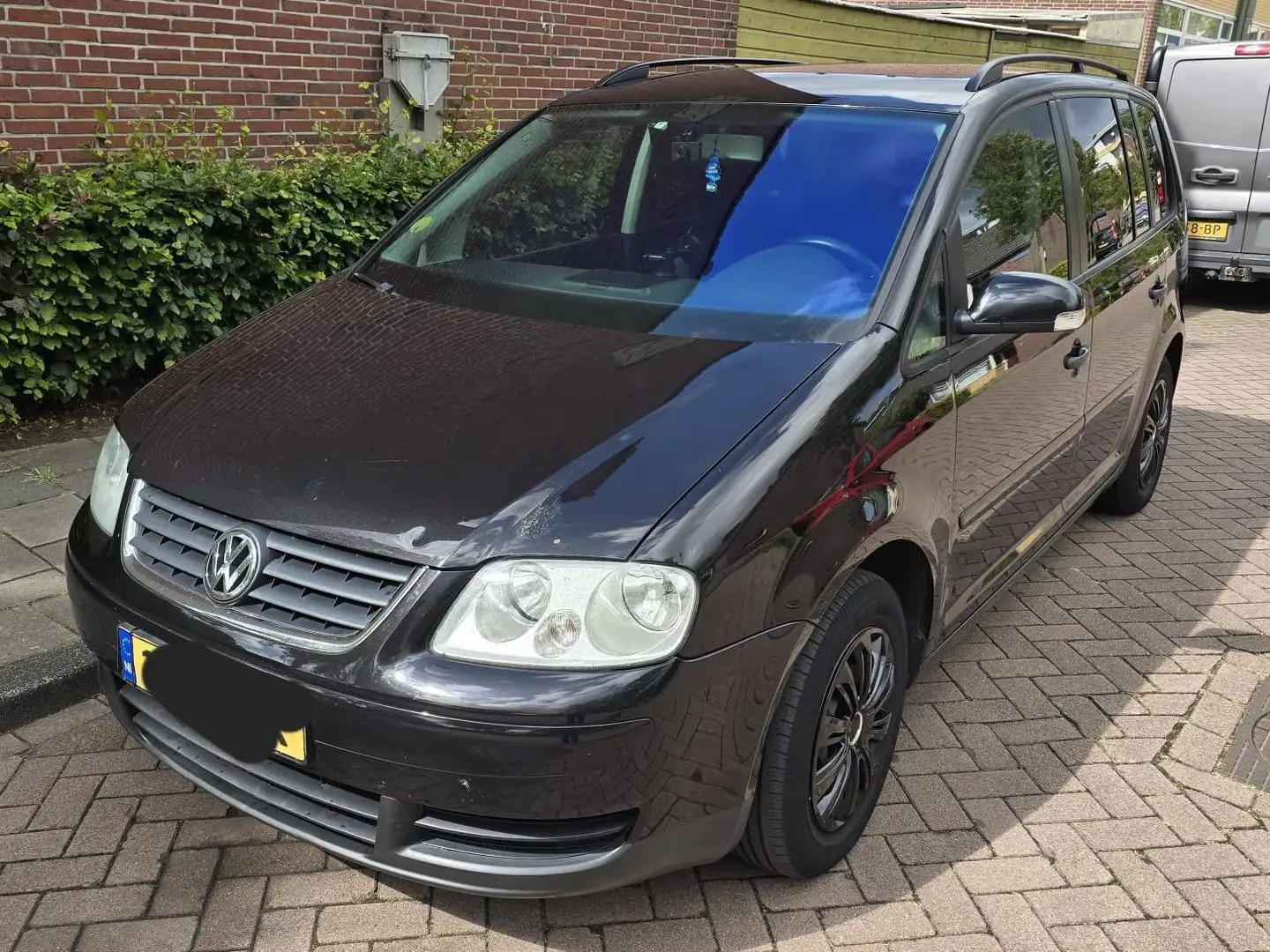 Volkswagen Touran Touran 1.6-16V FSI Business Zwart - 1
