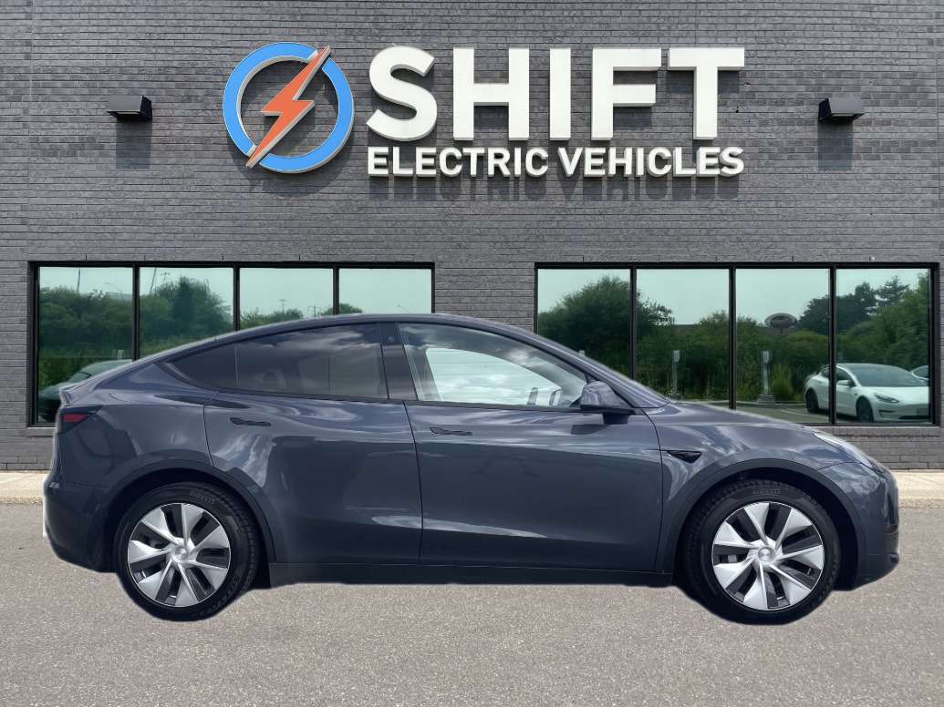 2022 Tesla Model Y LR AWD | Tow PKG! Clean CARFAX! No Additional Fees