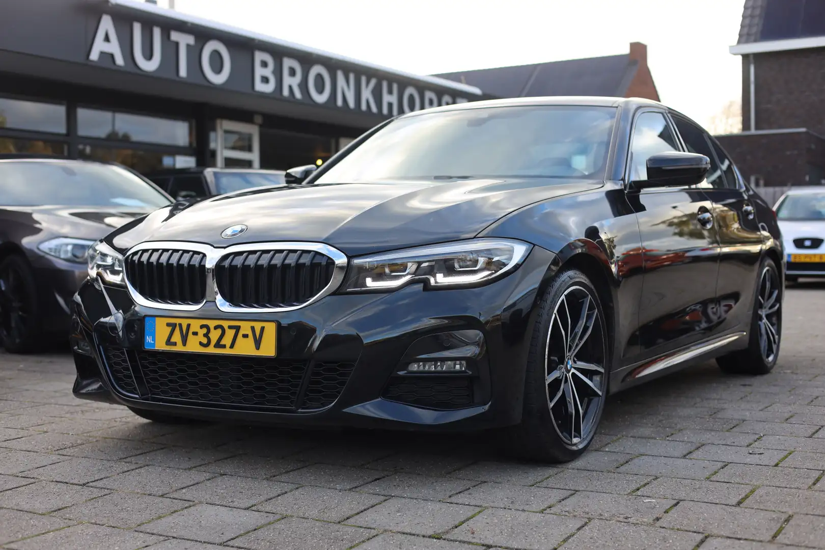 BMW 320 3-serie 320i AUTOMAAT | M SPORT | LEDER | CAMERA | Zwart - 1