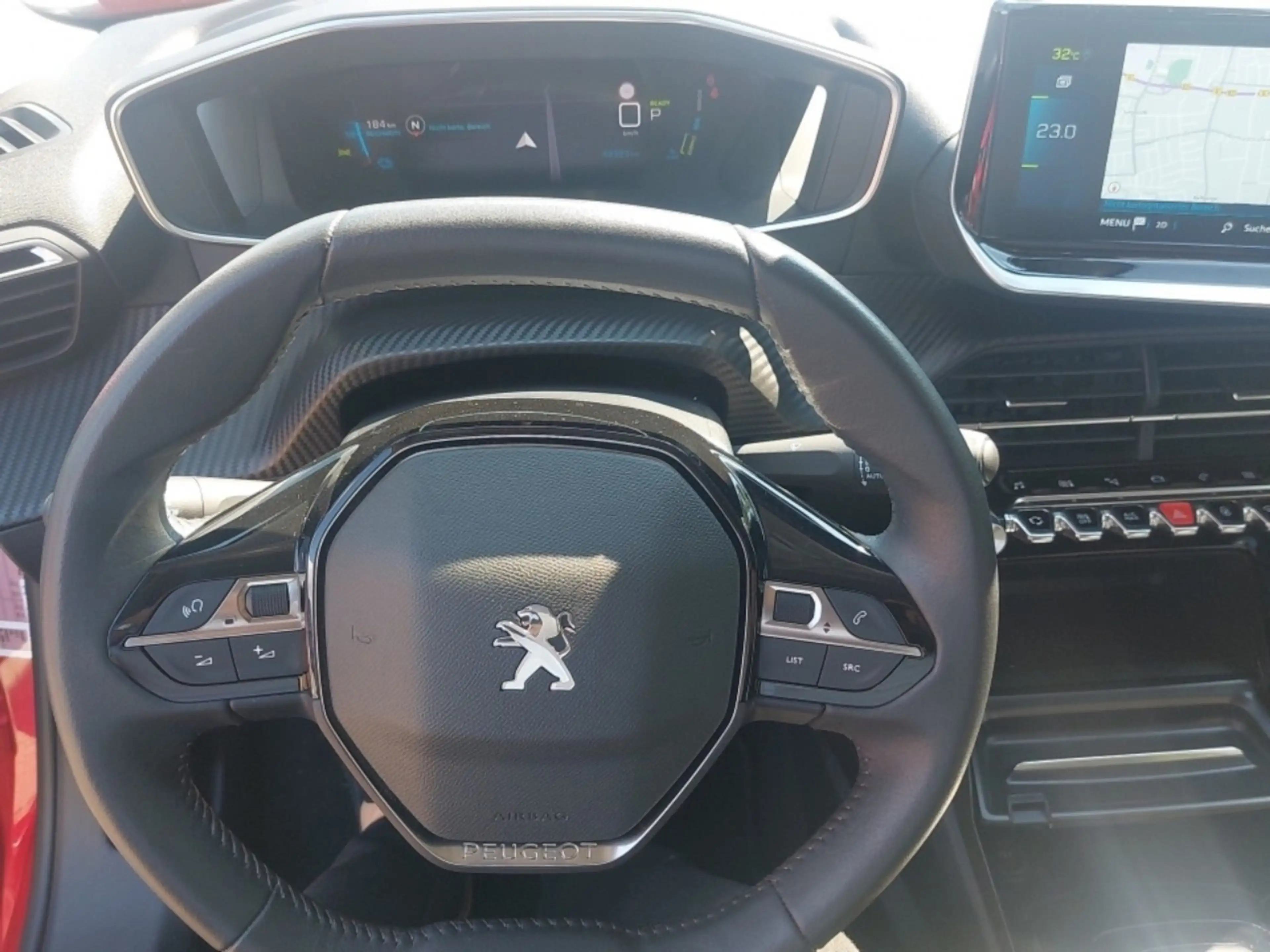 Peugeot e-2008 Allure Pack 136 Shzg/ GripControl/ Navi — photo 12