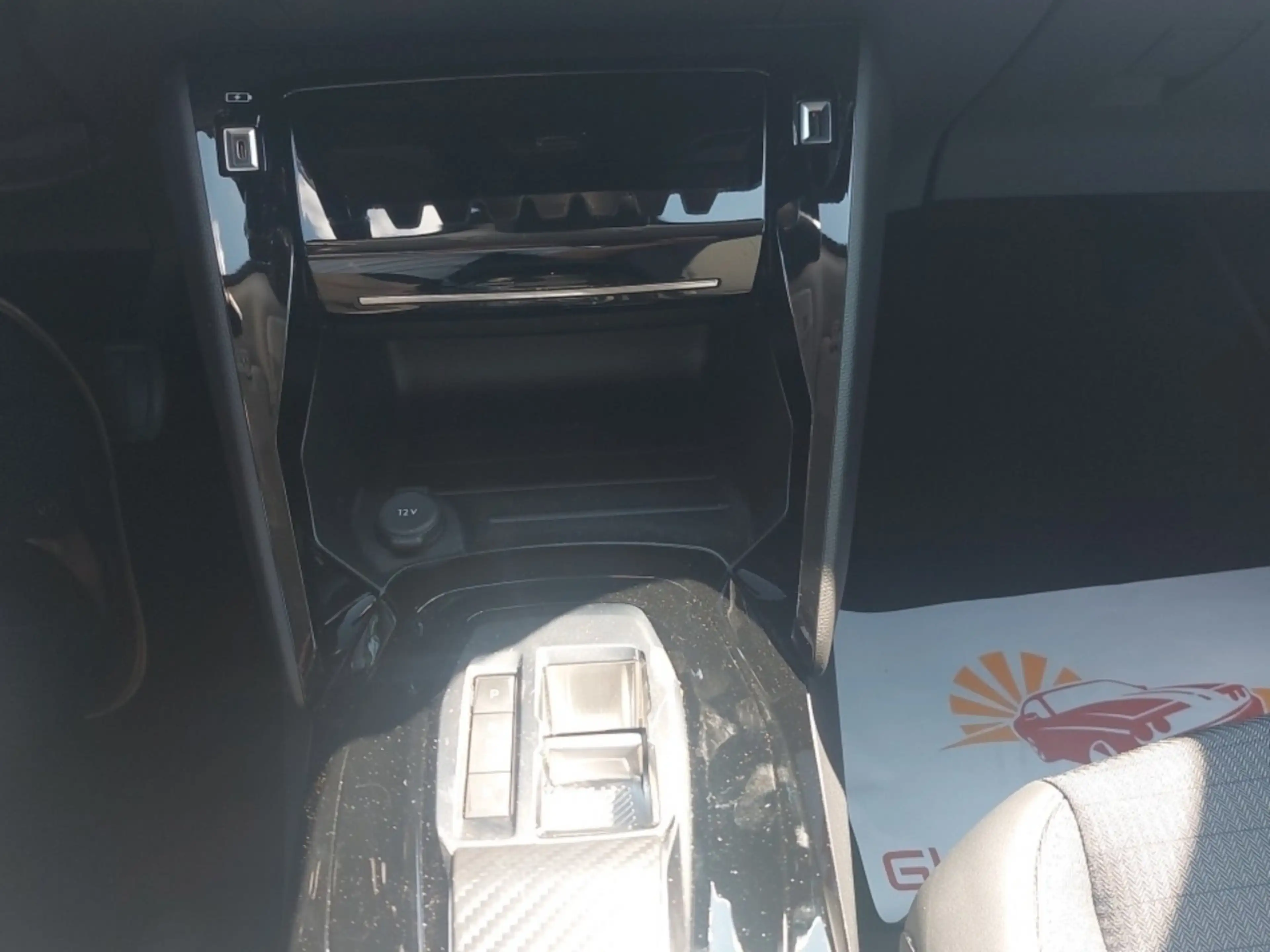 Peugeot e-2008 Allure Pack 136 Shzg/ GripControl/ Navi — photo 15