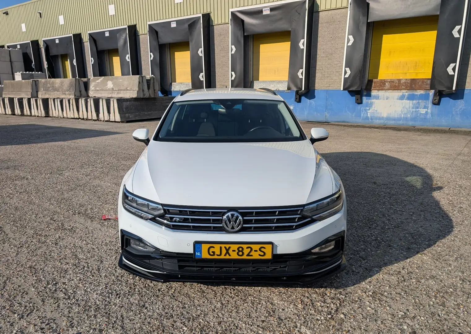 Volkswagen Passat 1.5 TSI Comfort Buss. R-Line, BBS 20" Wit - 2