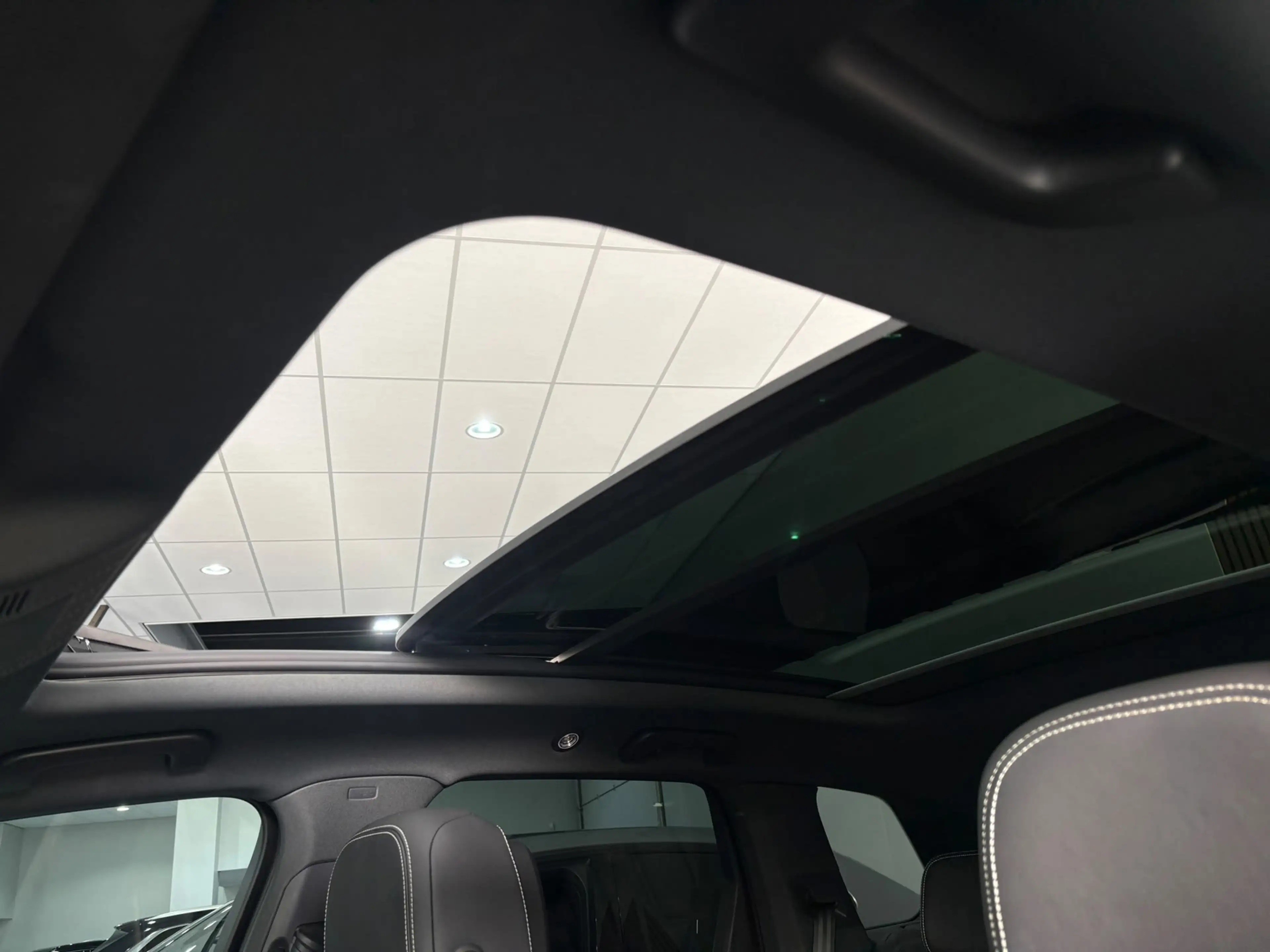 Volkswagen Touareg 3.0 TSi eHybrid 4MOTION R 462 PK / Panorama dak / — photo 8
