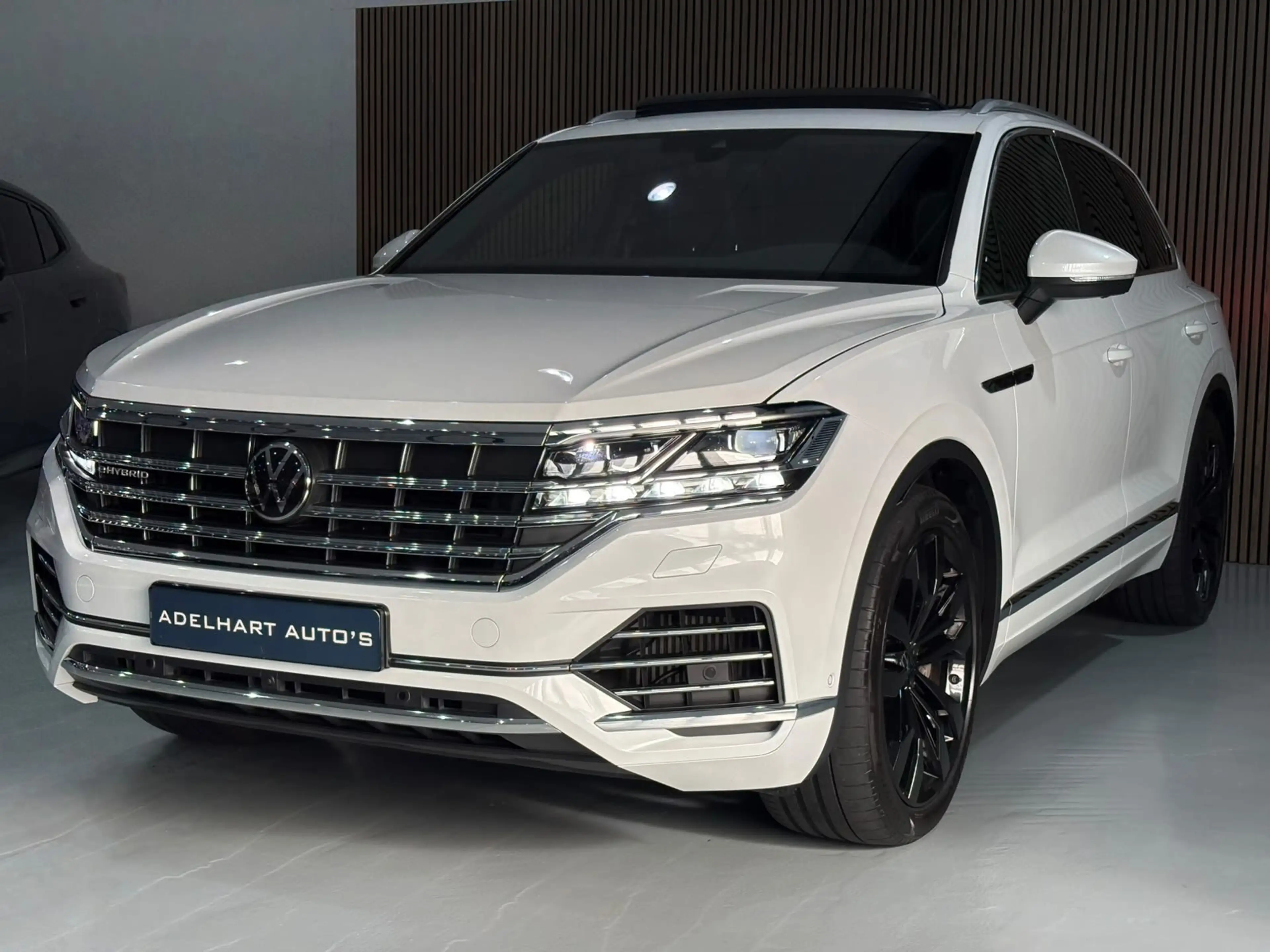 Volkswagen Touareg 3.0 TSi eHybrid 4MOTION R 462 PK / Panorama dak / — photo 4