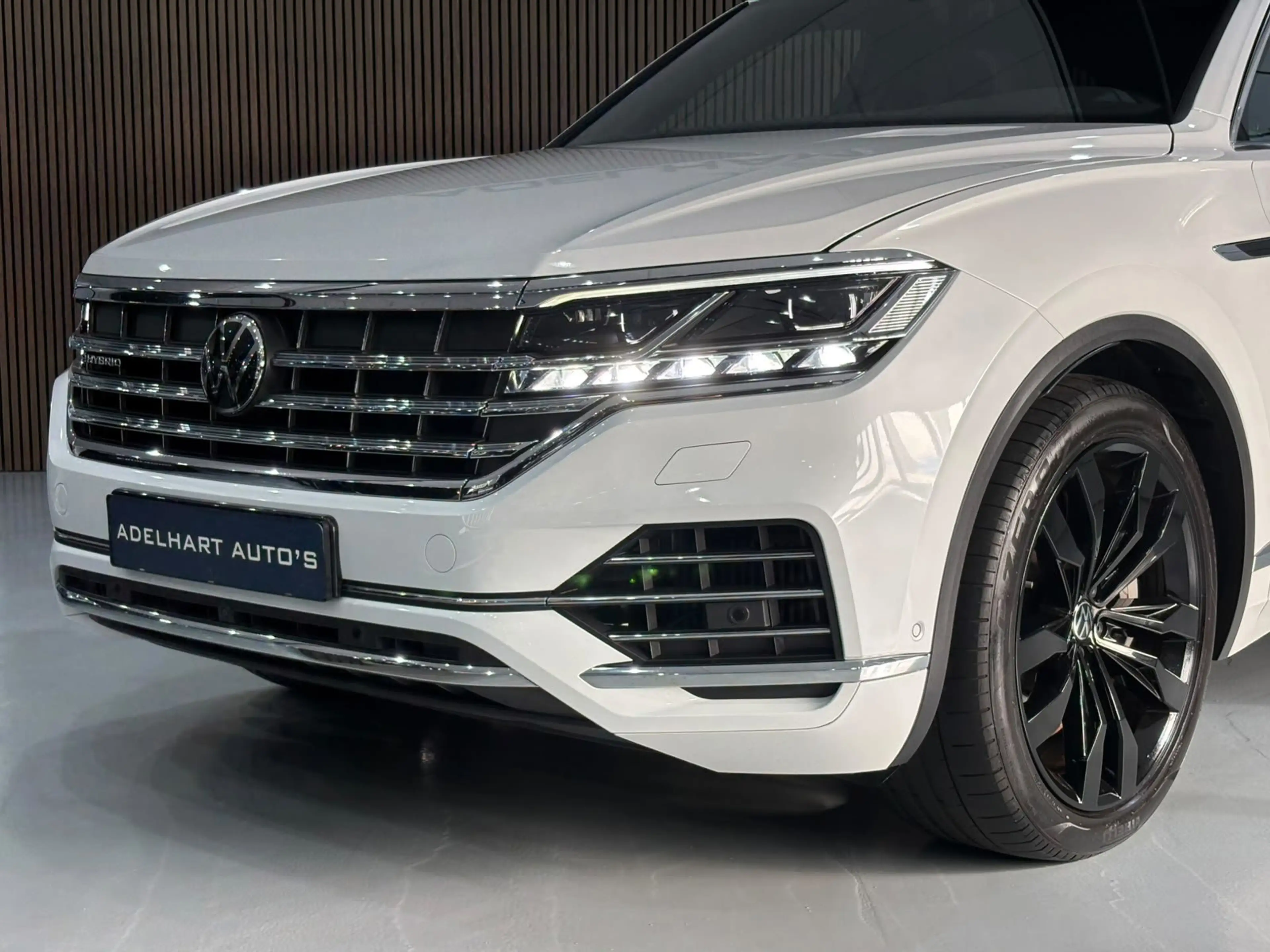 Volkswagen Touareg 3.0 TSi eHybrid 4MOTION R 462 PK / Panorama dak / — photo 12