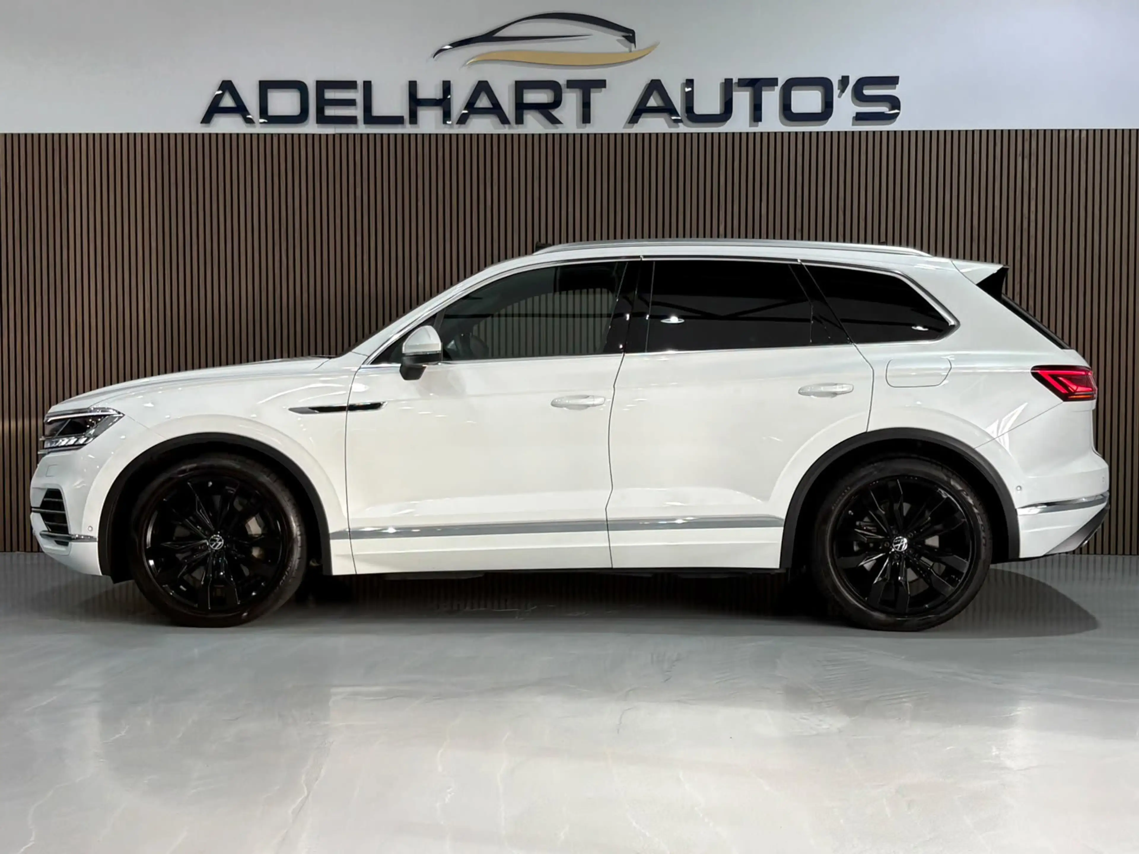 Volkswagen Touareg 3.0 TSi eHybrid 4MOTION R 462 PK / Panorama dak / — photo 2